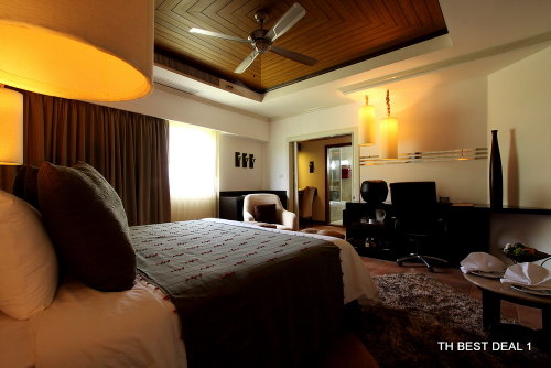 ที่พักภูเก็ต ที่พักภูเก็ตราคาถูก สุดหรู Manathei Resort , ภูเก็ต ยามวันพักผ่อนอย่างมีระดับที่รีสอร์ทสุดสวย 2 คืน ในห้อง Lanai Pool Side Suite พร้อมอาหารเช้าและ ดินเนอร์ รูปที่ 1