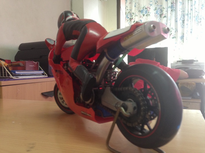 มอเตอร์ไซค์บังคับวิทยุ ใช้น้ำมันไนโตร รูปที่ 2
