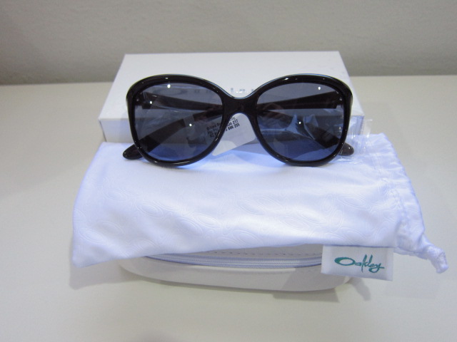 Oakley แว่นกันแดด สำหรับผู้หญิง ของแท้ มือ1 มีกล่อง+ผ้าให้ด้วยค่ะ มีหลายรุ่น หลายสี ลองเลือกดูได้ รูปที่ 4