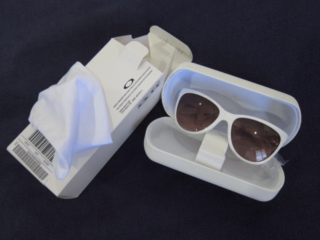 Oakley แว่นกันแดด สำหรับผู้หญิง ของแท้ มือ1 มีกล่อง+ผ้าให้ด้วยค่ะ มีหลายรุ่น หลายสี ลองเลือกดูได้ รูปที่ 6