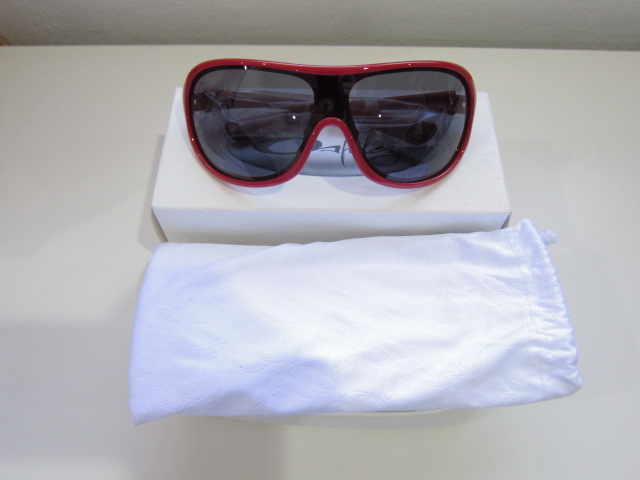 Oakley แว่นกันแดด สำหรับผู้หญิง ของแท้ มือ1 มีกล่อง+ผ้าให้ด้วยค่ะ มีหลายรุ่น หลายสี ลองเลือกดูได้ รูปที่ 3