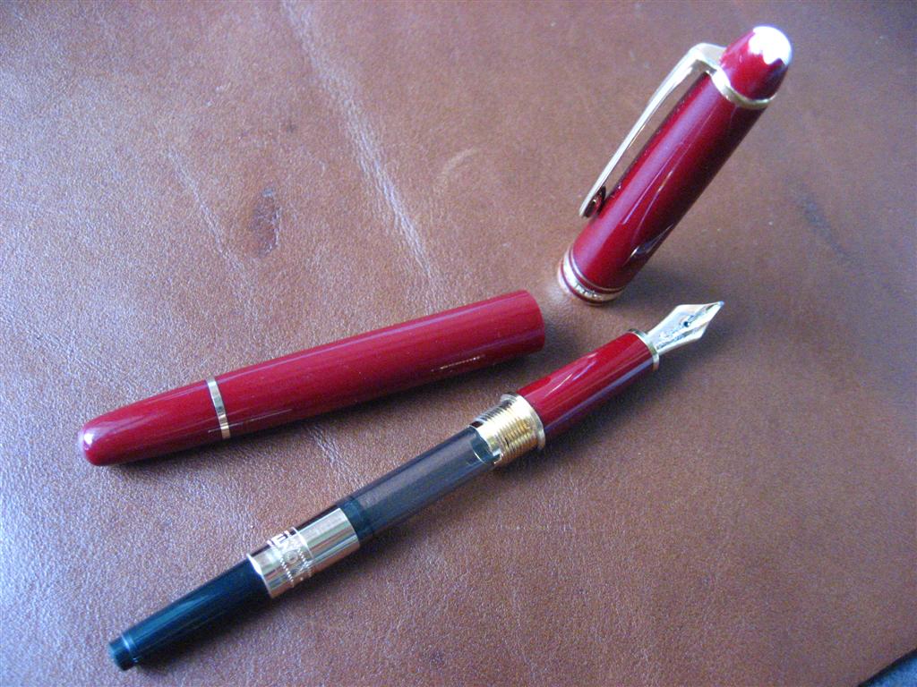 ปากกาหมึกซึม Montblanc Bodyสีแดงปากทองแท้14 K. รูปที่ 4