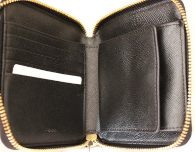 กระเป๋าสตางค์ DKNY Saffiano Leather ของแท้ สีดำ ซิปรอบ รูปที่ 3