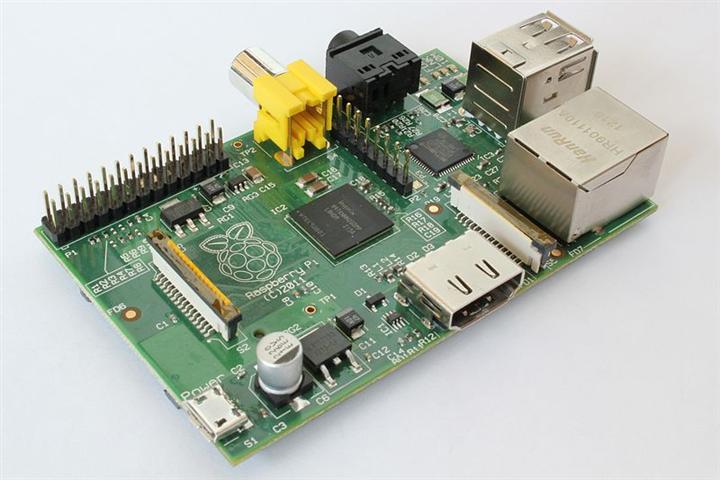 ขาย Raspberry Pi ซึ่งเป็น บอร์ดคอมพิวเตอร์ขนาดเล็ก สามารถต่อเข้ากับ Monitor หรือ TV ได้ ด้วย HDMI  รูปที่ 5