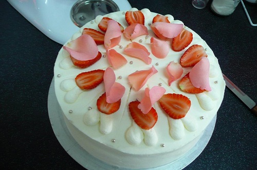 เค้กสตรอเบอรี่โยเกิร์ต Strawberry Yogurt Cake ฿ 70 piece รูปที่ 1