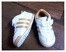 รูปย่อ Adidas รองเท้าผ้าใบสีขาว ขลิบทอง เท่แบบหรูๆ ขนาด 14.5 cm รูปที่2