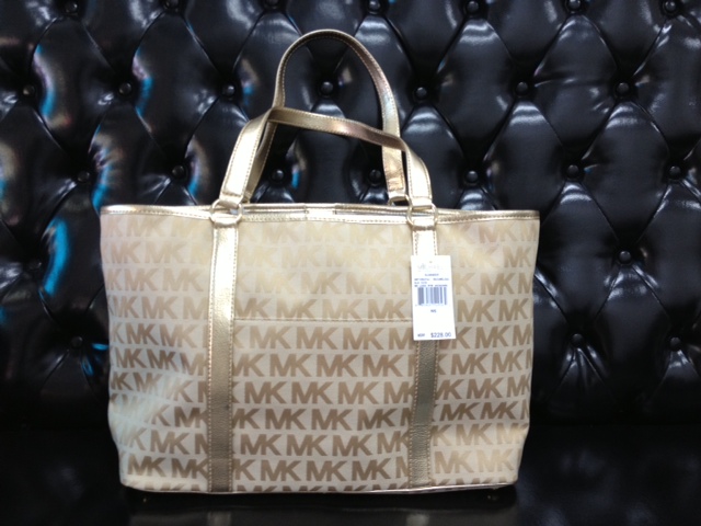 Michael Kors MK Logo RTW X-Large Summer Tote Bag Shoulder Handbag -Gold รูปที่ 1