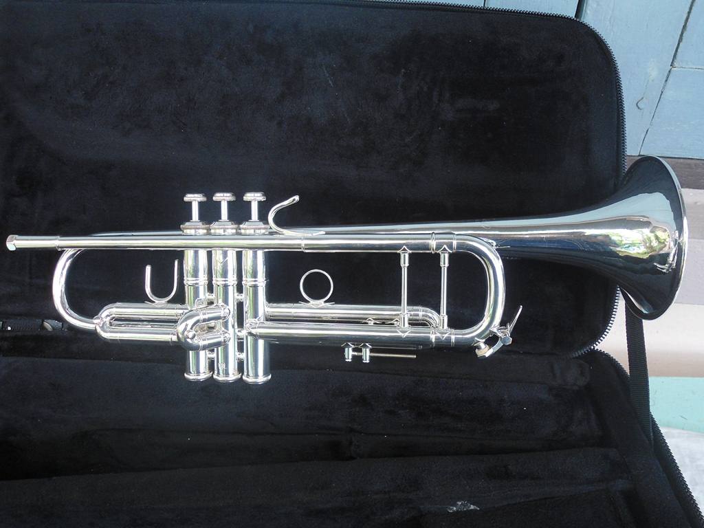 ขายรุ่นยอดนิยม Bach Stradivarius trumpet model 37 สภาพนางฟ้าครับ รูปที่ 1