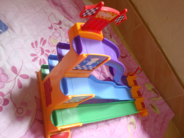 รถแข่ง 3 คัน พร้อมลู่วิ่งรถ fisher price รูปที่ 2