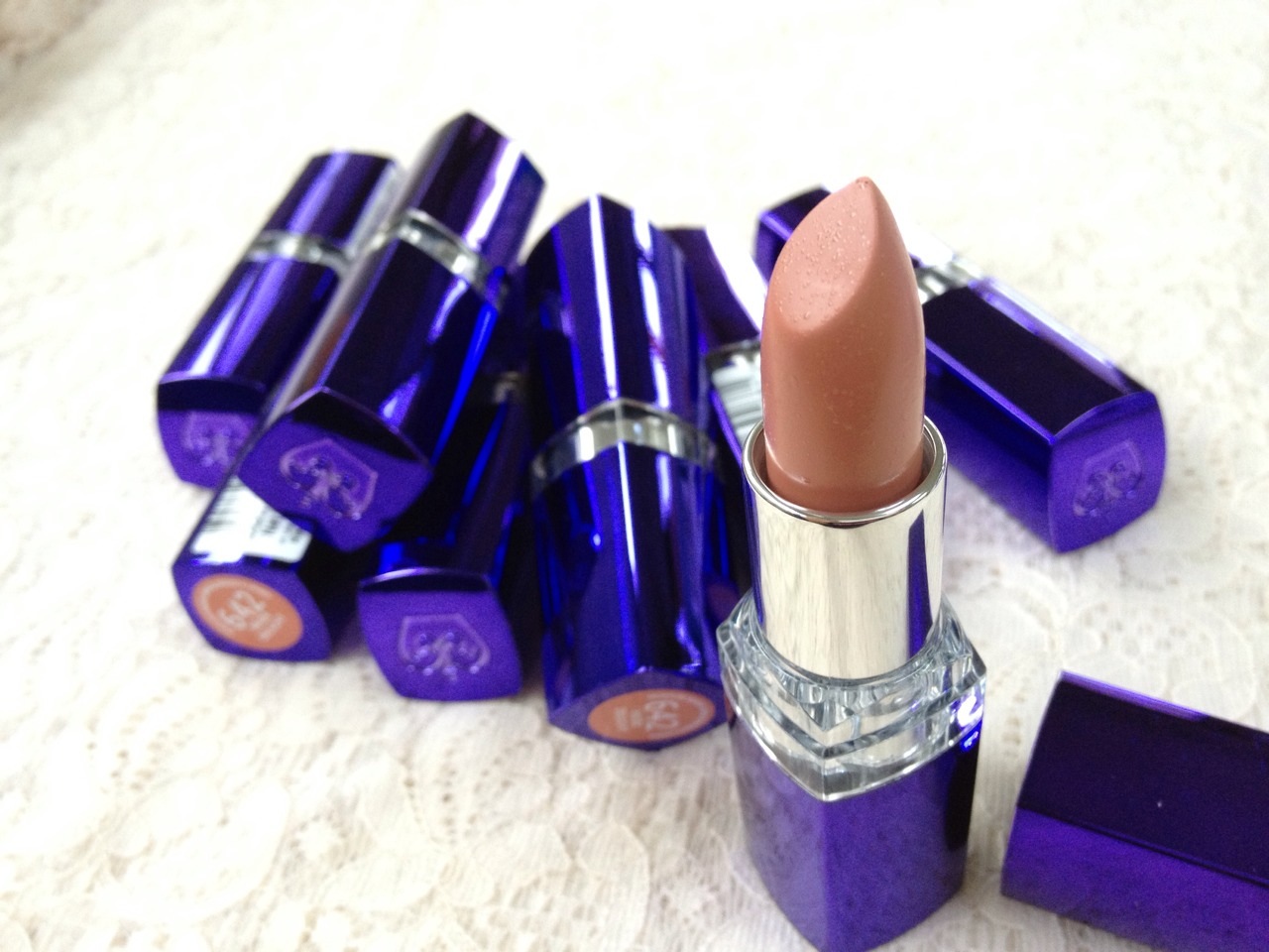Rimmel lipstick สี Nude delight ผลิตจากประเทศอังกฤษ (เทียบเท่า MAC สี Shy girl) รูปที่ 1