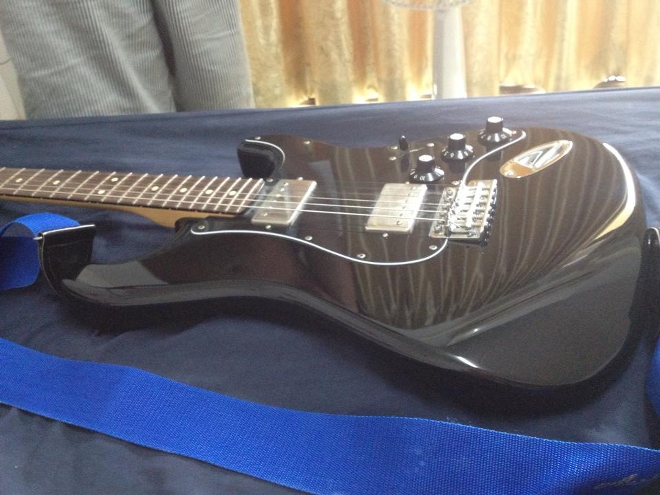 ขายกีต้าร์ไฟฟ้า Fender blacktop สีดำ คอดำ รูปที่ 3
