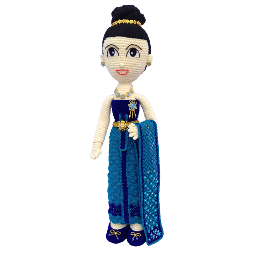 ตุ๊กตาโครเชต์ เด็กหญิงใส่ชุดไทยสีฟ้าเหลือบทอง สูง 71 cm.  รูปที่ 1