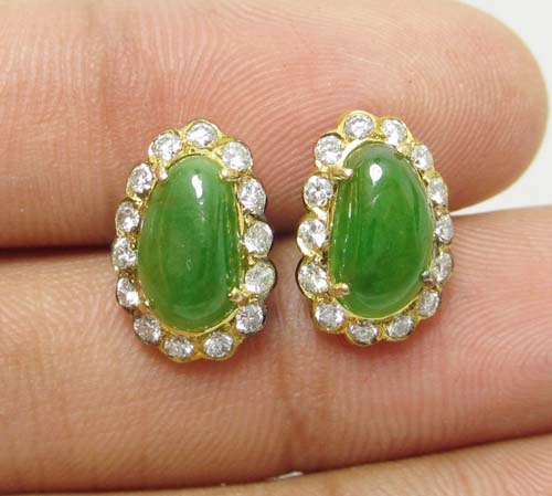 ต่างหู หยก สีเขียวเข้ม ล้อมเพชร 0.65 ct. นน. 3.20 g รูปที่ 4