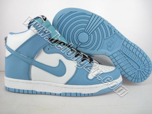 ต้องการรองเท้าnike dunk สีฟ้า-ขาว รูปที่ 1