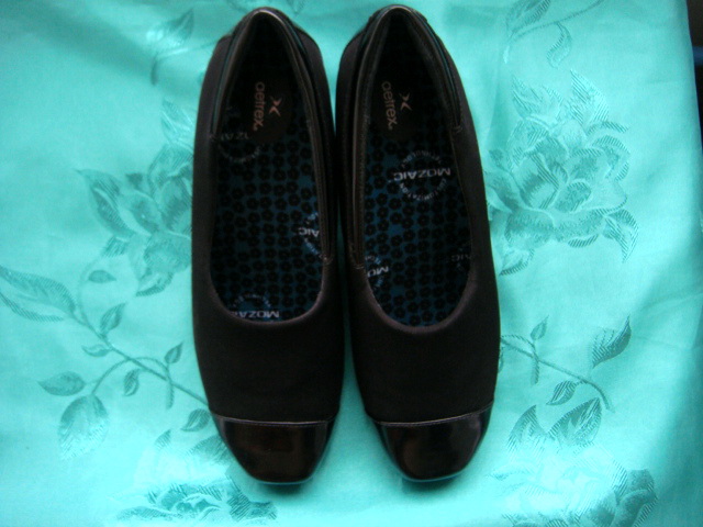 รองเท้าสตรีหนังแท้ผสมผ้าสแปนเด็กสีดำ ยี่ห้อ aetrex รุ่น EW50W สินค้าใหม่ USA รูปที่ 1