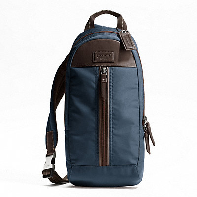 กระเป๋าผู้ชาย  COACH รุ่น  VARICK SLING สีน้ำเงิน F70692 รูปที่ 2