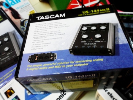 Tascam US-144 mkII Audio Interface และ หูฟัง AKG K 240 mkII Headphone รูปที่ 1