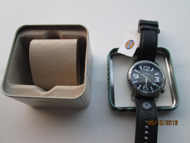 ขายนาฬิกายี่ห้อ FOSSIL ซื้อจากอเมริกายังไม่เคยสวมใส่ใช้งานสักครั้งเดียวครับขายแค่ 5500 บาทจากราคาซื้อ 10000 กว่าบาท รูปที่ 2