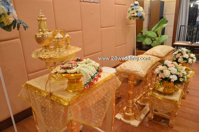 บริการเช่าชุดตั่งรดน้ำสังข์ สภาพดี ราคา 2,000 สนใจติดต่อ www.2bwedding.com 081-834-4245 (คุณกิ๊ฟ) 085-088-2355 (คุณธีร์) รูปที่ 2