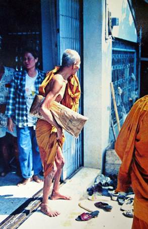 หลวงปู่สรวง เทวดาเล่นดิน ลูกตาเบ๊าะ พระเครื่องหลวงปู่สรวง ประวัติหลวงปู่สรวง รูปที่ 3