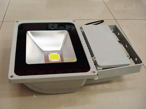  โคมไฟLED FLOOD LIGHT 80W SPOT LIGHT ใช้แทน 250-300 W Halogen(โคมไฟ80W สีขาว Chip from Taiwan) รูปที่ 1