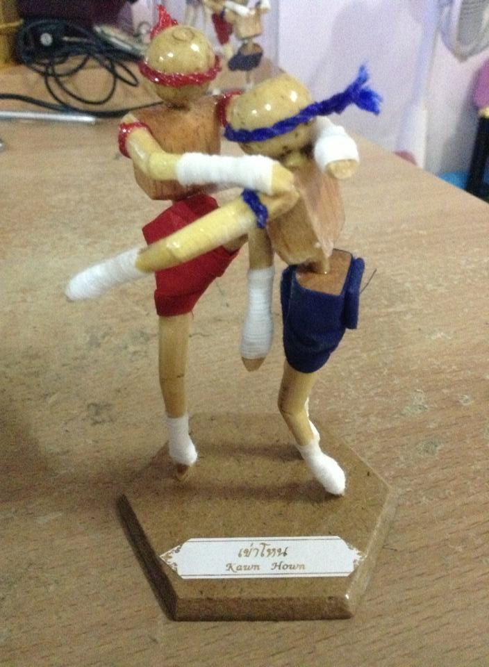 ตุ๊กตามวยไทย Thai Boxing จากไม้สักทองและผ้าไหมไทย ราคาถูกมาก รูปที่ 1