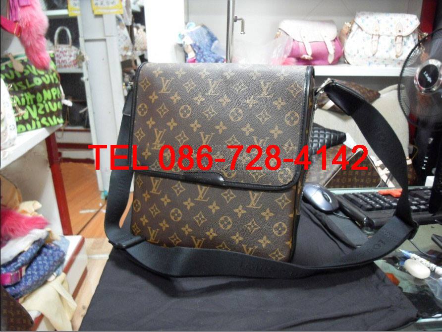 ลดราคา กระเป๋าสะพายข้างผู้ชาย LV หลุยส์วิตตอง รุ่น Bass  สุดเท่ คุณภาพเยี่ยม รูปที่ 1