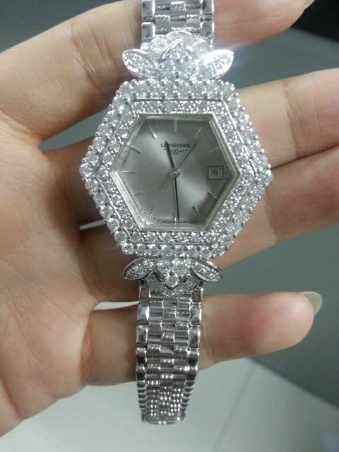 ขายนาฬิกาฝังเพชร LONGINES แท้ ประดับเพชรรวม 2.10กะรัต เพชรขาว ไฟดี ตัวเรือนทองคำขาว หนัก 69.9กรัม สภาพใหม่มากค่ะ  รูปที่ 1