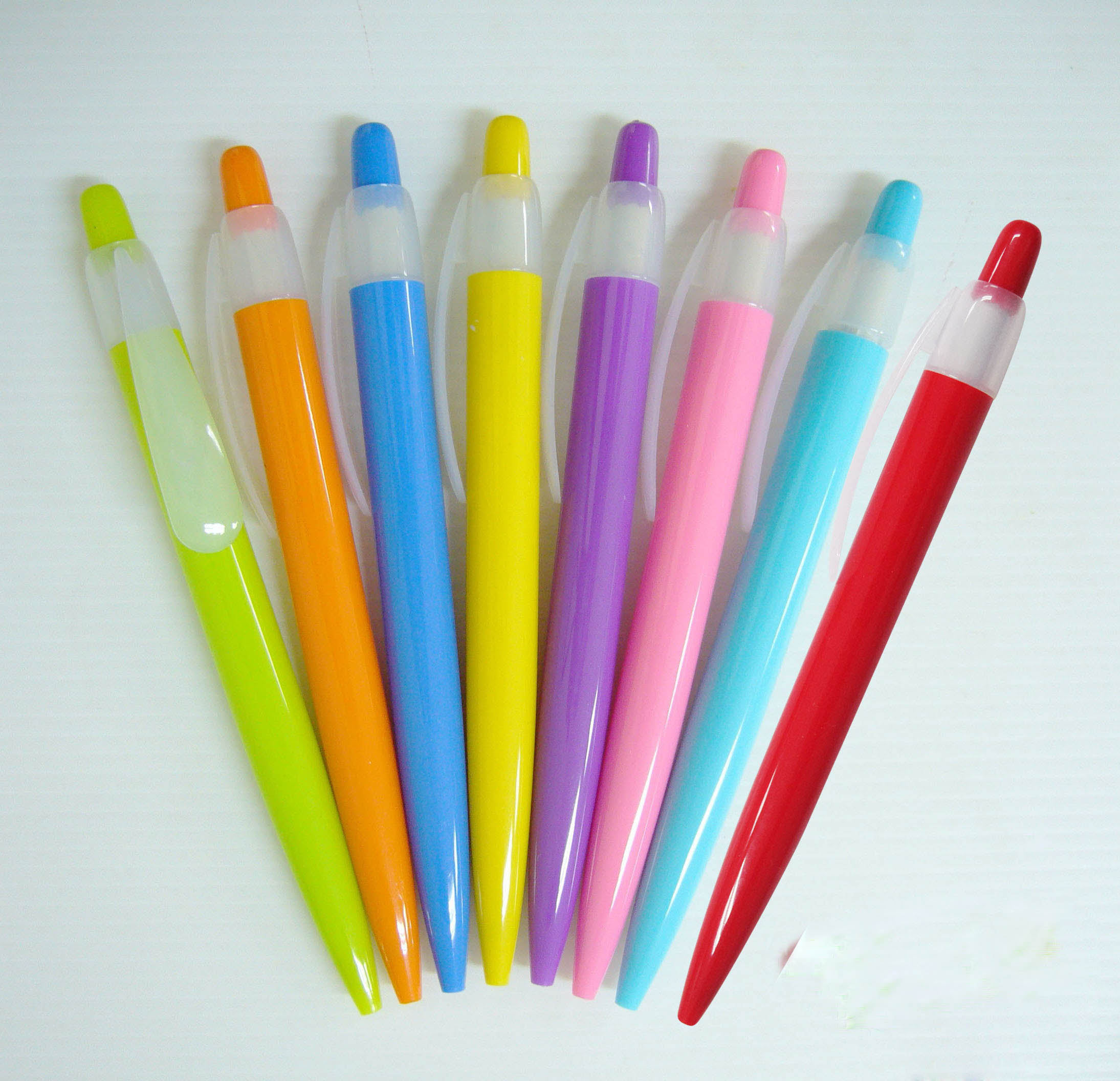 ปากกาพลาสติกราคาถูก สกรีนโลโก้ฟรี ราคาไม่เกิน 7 บาท ผลิต-จำหน่าย รูปที่ 1