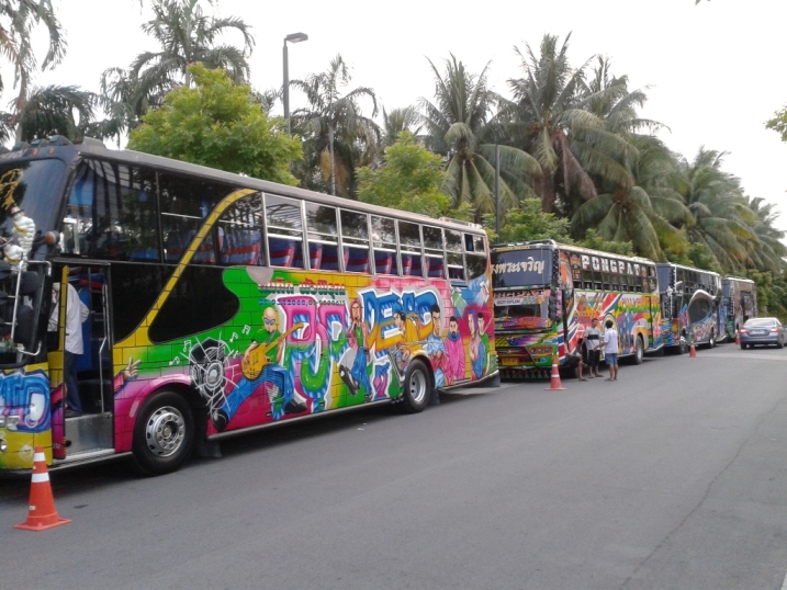 เช่าเหมารถบัสพัดลม ปรับอากาศ วีไอพี รูปที่ 2