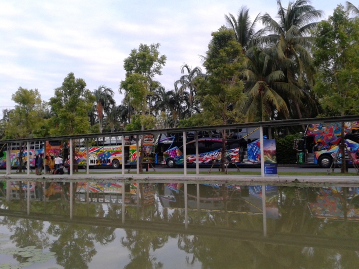 เช่าเหมารถบัสพัดลม ปรับอากาศ วีไอพี รูปที่ 3