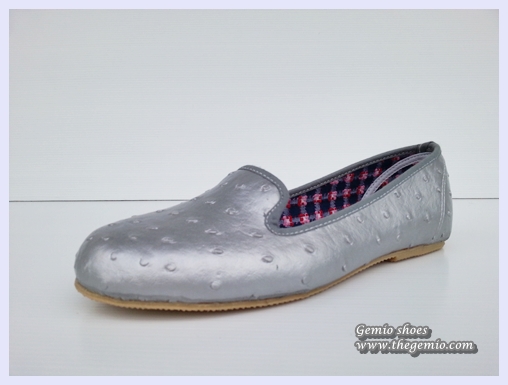  รองเท้า Gemio shoes : รองเท้าคัดชูหนังสีเงิน ฟรีเมี่ยมยอดนิยม โดดเด่น เก๋ ด้วยงานปราณีต และขายส่งและขายปลีก รูปที่ 1