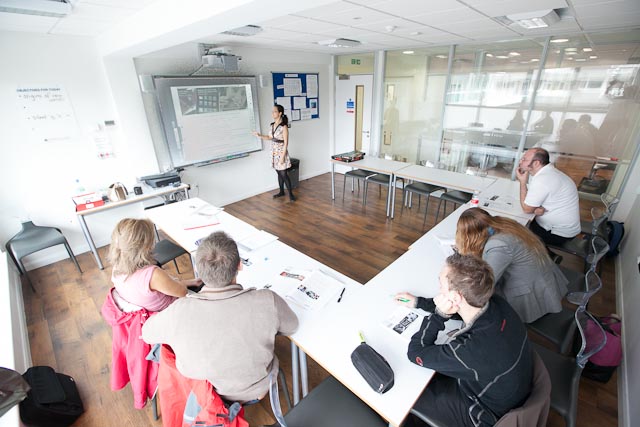 เรียนภาษาที่ อังกฤษ กับสถาบัน ISIS เรียน 24 ฟรี 4 สัปดาห์ สมัครด่วนที่ WEC Education รูปที่ 4