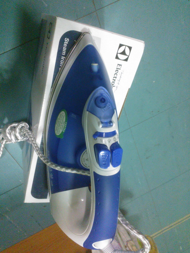 Electrolux เตารีดไอน้ำ - รุ่น ESI410 รูปที่ 4