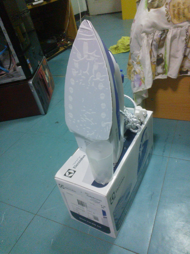 Electrolux เตารีดไอน้ำ - รุ่น ESI410 รูปที่ 3