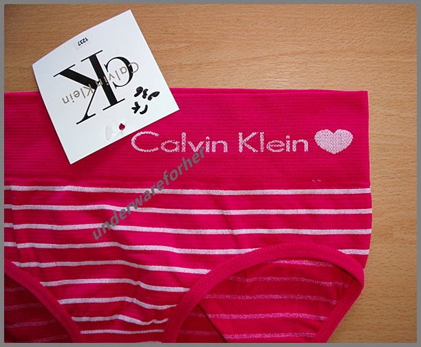 ชุดชั้นใน Calvin Klein Briefs สีแดงมี LOGOรูปหัวใจ รูปที่ 2