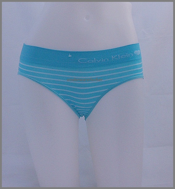 ชุดชั้นใน Calvin Klein Briefs สีฟ้า มีLOGOรูปหัวใจ รูปที่ 2