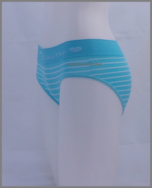 ชุดชั้นใน Calvin Klein Briefs สีฟ้า มีLOGOรูปหัวใจ รูปที่ 4