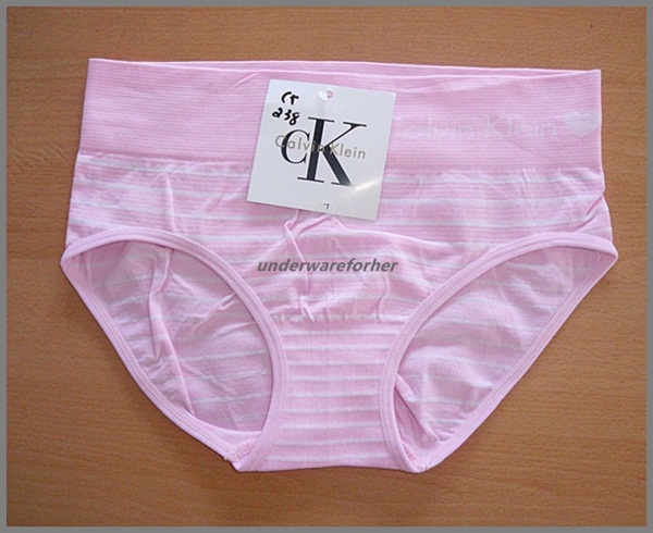 ชุดชั้นใน Calvin Klein Briefs สีชมพู มีLOGOรูปหัวใจ รูปที่ 1