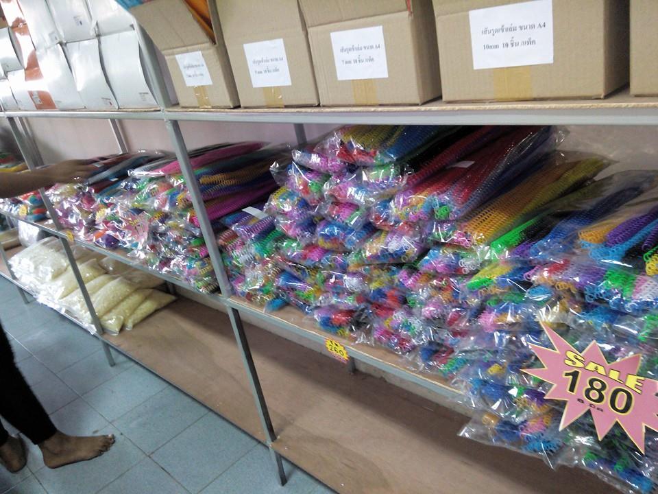 จำหน่าย สันเกลียวพลาติก ราคาส่ง มีทั้งหมด 10 สี ได้แก่ ขาว แดง เขียว เหลือง ส้ม ฟ้า น้ำเงิน ม่วง ชมพู สีใส รูปที่ 4