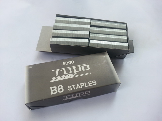 ลวดเย็บ RUPO Staples B8/x5000 ใช้แทน ลวดเย็บบอสติก B8x5000 ตัว กล่องสีเทา รูปที่ 1