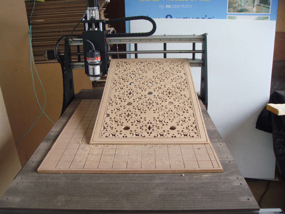 รับงานตัดเครื่อง CNC แกะสลัก ฉลุลาย ตัดตัวอักษร ไดคัท ไม้ พลาสวูด อะคริลิค ราคาถูก รูปที่ 2