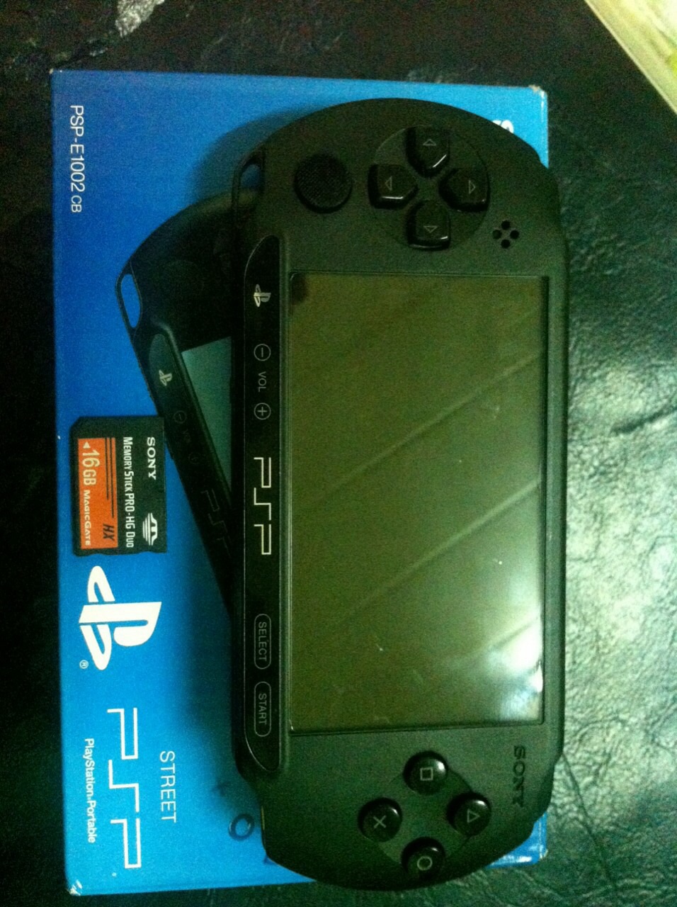 PSP รุ่นใหม่ล่าลุด สภาพ95 อุปกรณ์ครบยกกล่อง รูปที่ 1