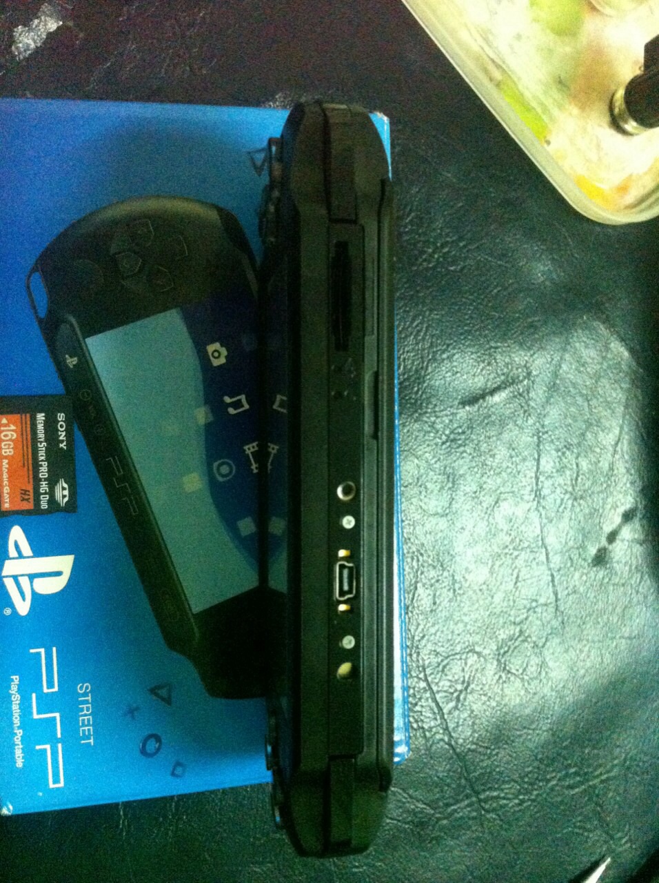PSP รุ่นใหม่ล่าลุด สภาพ95 อุปกรณ์ครบยกกล่อง รูปที่ 5