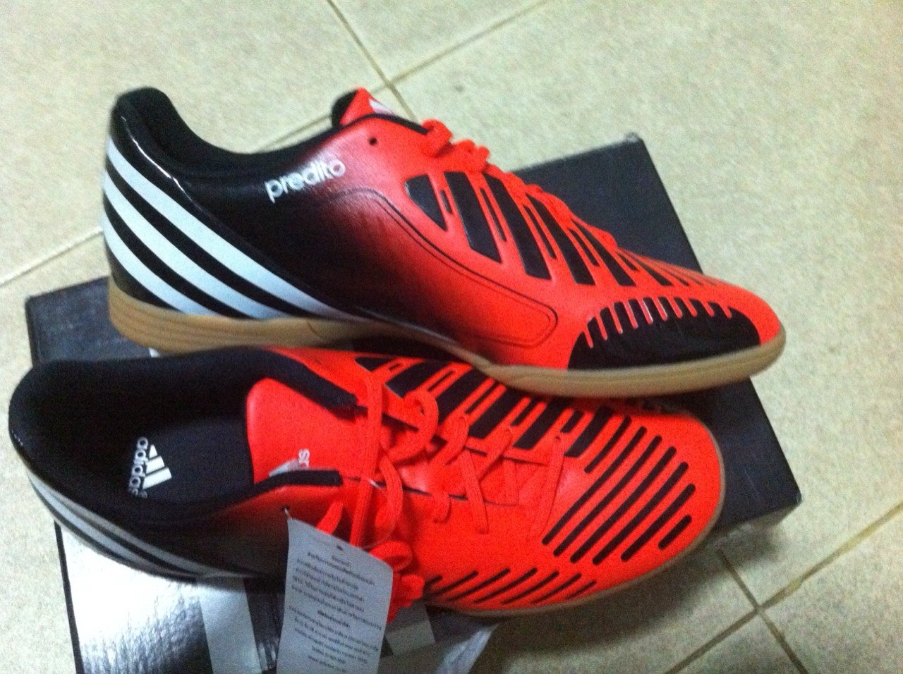 ขายรองเท้าฟุตซอล adidas มือ 1 (ราคา 1,500 บาท) รูปที่ 2