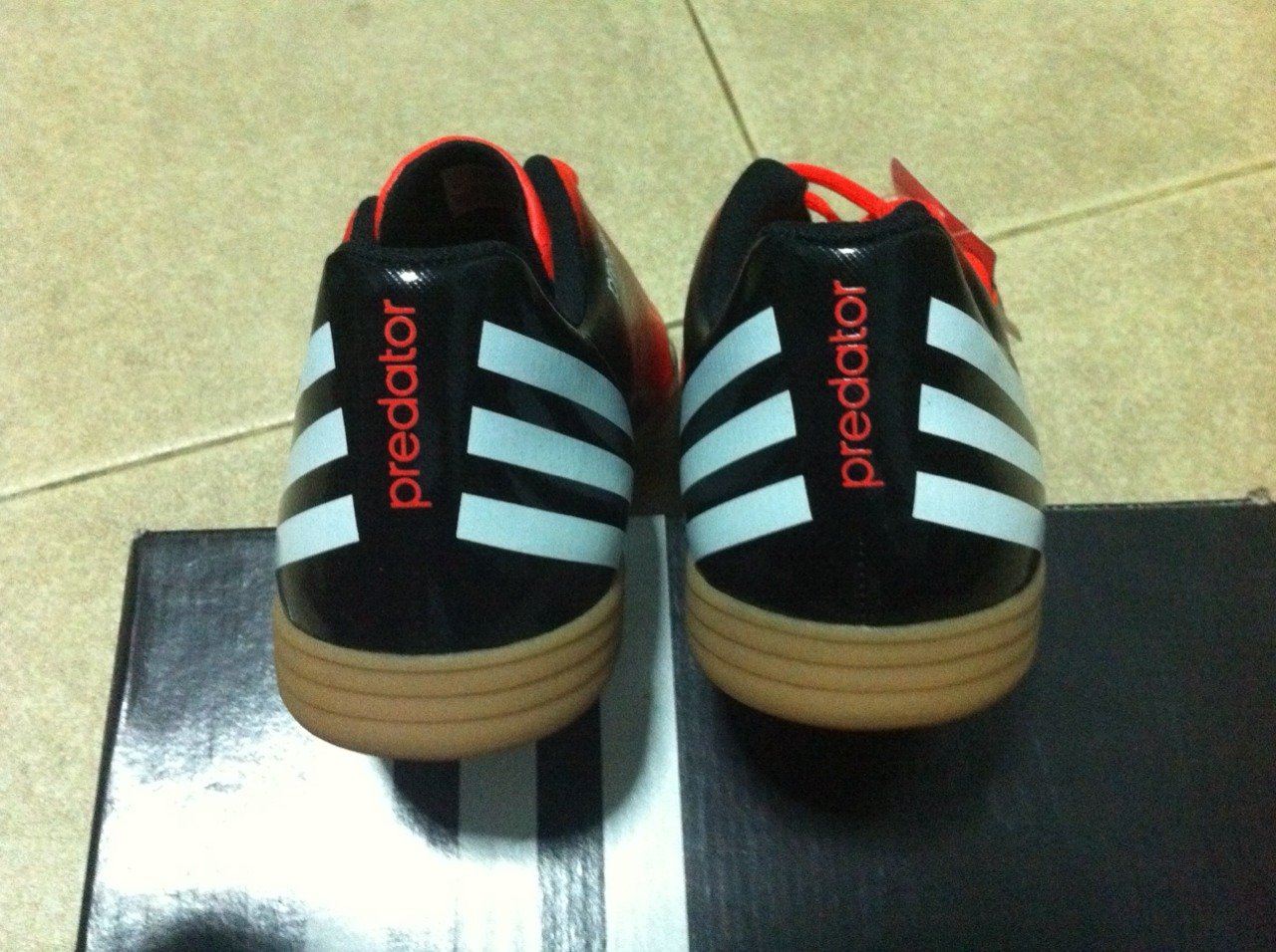 ขายรองเท้าฟุตซอล adidas มือ 1 (ราคา 1,500 บาท) รูปที่ 3
