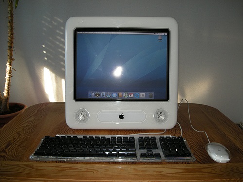Apple Macintosh Emac G4 (เพียง 3,600 บาท) เครื่องหายากมากครับ มีจำนวนจำกัด พร้อมใช้งาน รูปที่ 1