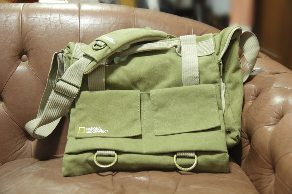 กระเป๋ากล้อง National Geographic NG2476 + ที่รองบ่า NG7300 .. ของใหม่ ซื้อมาไม่เคยใช้ รูปที่ 3
