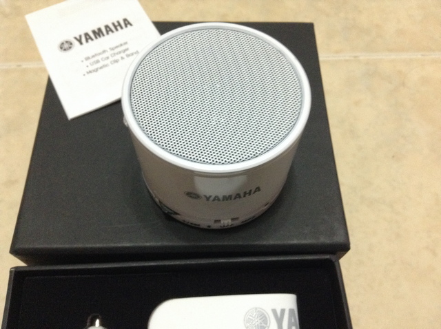 ขายลำโพงBluetooth Yamaha สีขาวสวยมาก พร้อม Car Battery Charger และ ที่วางโทรศัพท์มือถือ ราคาพิเศษค่ะ รูปที่ 4