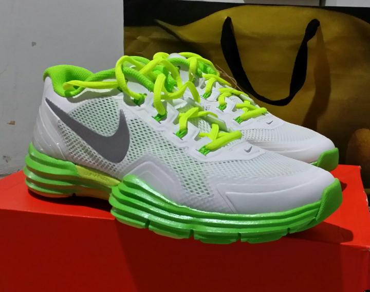 สุดคุ้ม!!รองเท้าวิ่ง Nike Lunar Tr1 สภาพ100% White-Green ในราคาเพียง3000 รูปที่ 3